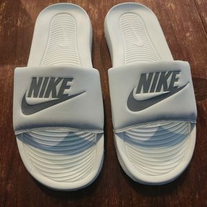 Women's Victori One Slide Sandal White Almost New Size 8